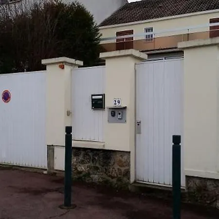 House With Panoramic View On Paris