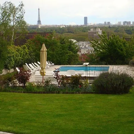 House With Panoramic View On Paris *